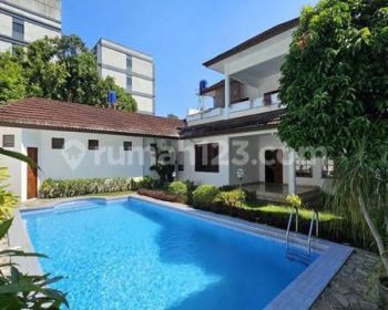 Disewa Rumah Bagus di Cilandak Halaman Besar Ada Kolam Renang