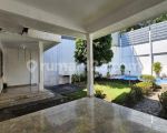 thumbnail-disewa-rumah-bagus-di-cilandak-halaman-besar-ada-kolam-renang-5