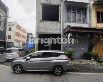 RUKO KOSONG POSISI SIMPANG JALAN BANGKA SAMBU