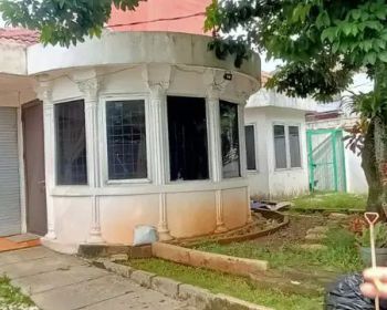 Rumah tua, luas, pinggir jalan boulevard, cocok untuk usaha, furnished