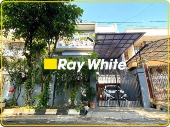 Rumah Bagus Dekat Fasilitas Umum di Puri Indah