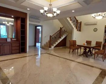 DISEWAKAN RUMAH CANTIK (Siap Huni/Full Furnish )POOL PONDOK INDAH JAKA
