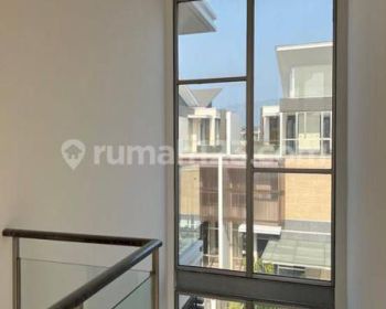 Rumah Mewah 3 Lantai Di Cluster Terbaik!