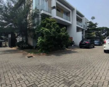 Dijual Rumah mewah dgn Kolam Renang Pribadi dlm kompek Residence