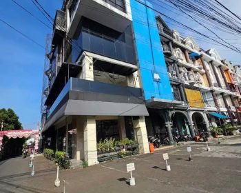 DISEWA RUKO 2 LANTAI POSISI HOOK PINGGIR JALAN RAYA RADIO DALAM KEBAYO