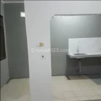 Rumah 1 lantaj sudah renov dengan luas besar