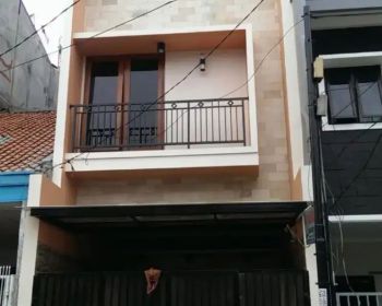 Rumah Disewakan 3 lt Bebas Banjir Strategis Jalanan 2 Mobil