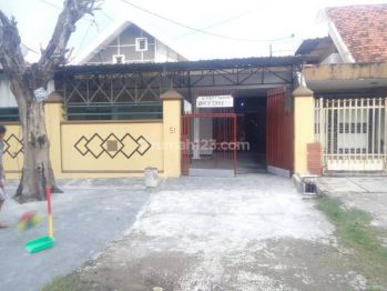 Disewakan rumah tempat usaha, cocok untuk klinik, showroom, gudang.