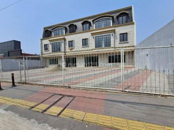 Dijual Ruko Gandeng Baru di Pinggir Jalan Raya Jatiwaringin Jakarta Timur
