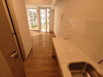 sewa murah apartemen tokyo riverside PIK 2 studio ada AC