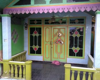 DIGADAIKAN RUMAH 200 JT, KAMAR TIDUR 2 BUAH, HALAMAN BISA DISEWAKAN