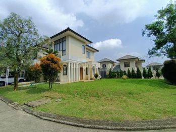 Rumah Minimalis Dengan Halaman Luas View Gunung di Sentul City