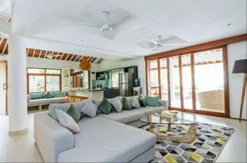 Sewa Harian Villa Mewah 4 Kamar Tidur di Seminyak Bali - BVI35558