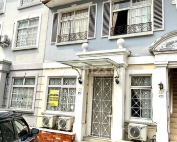 kan murah unit bagus dan rapih Townhose Taman paris Lippo Karawaci Tangerang