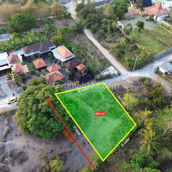 Tanah di uluwatu, lebar depan 20 meter kontur tanah datar