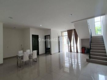 Disewakan Rumah Pik 2 8x15m2 Semi Furnished