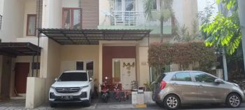Rumah sewa dalam perum dekat Hyatt