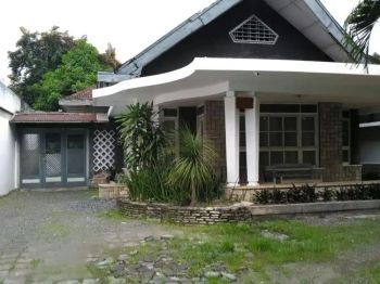 Rumah pavilion lama layak huni Manahan Solo