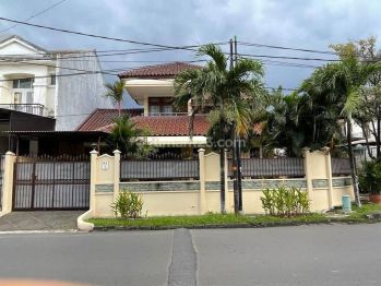 Dijual rumah exclusive TSI semanan 2 Lantai