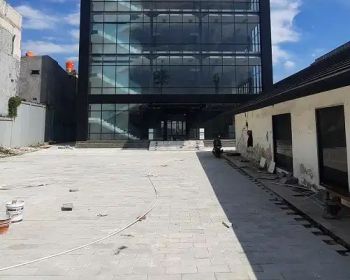 Disewakan Gedung 4,5 Lantai, luas 1200m2 di Kebayoran Lama