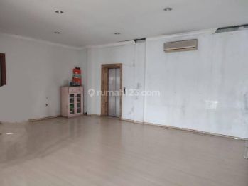 Gudang Dan Bangunan Tempat Tinggal (rumah) Kapuk Cengkareng  **