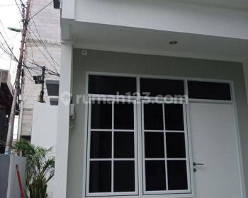Rumah   2 Lantai di Jalan keadilan  Tamansari Jakarta barat