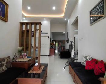 Dijual Rumah 2 Lt Bagus siap huni lokasi startegis di Bulevar Hijau