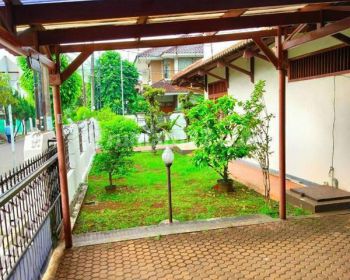 RUMAH ASRI TERAWAT SIAP HUNI POSISI HOOK DI TANAH KUSIR