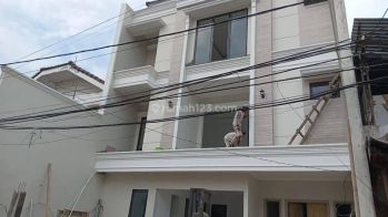 Tebet Rumah Tiga Lantai Dekat Pasar Tebet Timur Jakarta Selatan