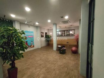 Di sewakan  Ruko komersil,  siap pakai  di jalan Raya Galaxy.