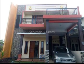 Rumah 2 lantai di Tembalang