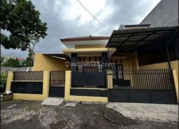 Rumah dijual dekat kampus kawasan jl bend. Siguragura malang
