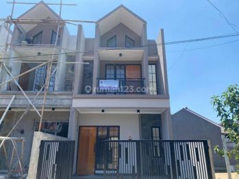 RUMAH BARU DALAM CLUSTER DEKAT PINTU TOL KUKUSAN DEPOK