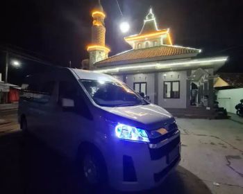 Sewa mobil toyota hiace commuter 14 seat dan premio luxury jabodetabek