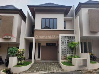 Rumah Dalam Cluster Free Kitchen Set Dekat Dengan Tol Cipayung Jaktim