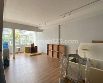 Jual / Sewa Ruko Siap Huni di Setrasari Tengah 88 m SHM Unfurnished