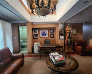 Dijual cepat bangunan 2 lantai cocok dijadikan kantor di jakarta pusat