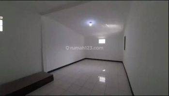 Rumah 2 Lantai Sudah Full Renovasi di Sayap Mohamad Toha Bandung