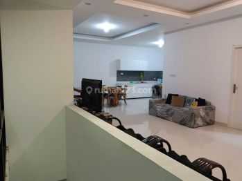 Rumah Villa harian bagus  di Sentul City