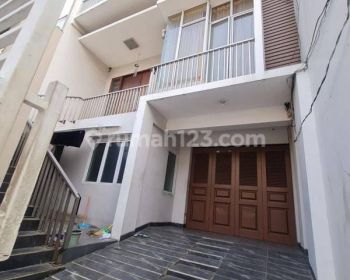 Rumah 3 Lantai Murah Bu di Bawah Harga Pasaran Siap Huni Baru Renov di Kelapa
