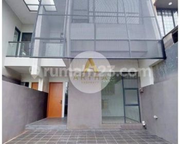 Rumah 2 Lantai Baru di Setraduta , Bandung Dekat Exit Tol Pasteur