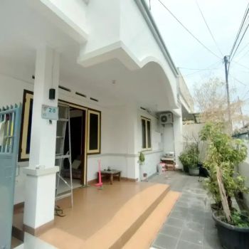 Disewakan Tahunan Rumah, lokasi stategis BEBAS BANJIR HARGA NEGO