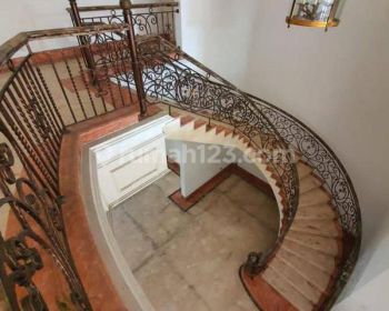 di Sewakan Rumah di Pantai Indah Kapuk