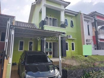Rumah cantik 2 lantai di Tembalang