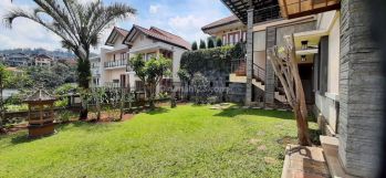 Rumah Asri terawat, semua balkon View Bandung di Dago Pakar