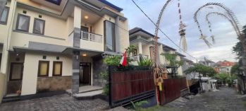Rumah modern minimalis 2 lantai, di dekat citraland, cargo Padangsambian Kaja,