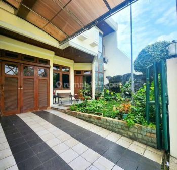 Rumah 2 lantai di dalam perumahan lingkungan asri