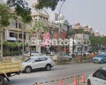 RUKO PIK 1 PANTAI INDAH KAPUK 3 LANTAI JALAN UTAMA MURAH!