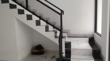 RUMAH MEWAH MINIMALIS TANAH LUAS DI KRANGGAN JATISAMPURNA