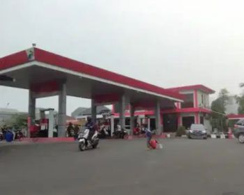 SPBU aktif ramai di Jl. Raya Cipinang Jakarta Timur